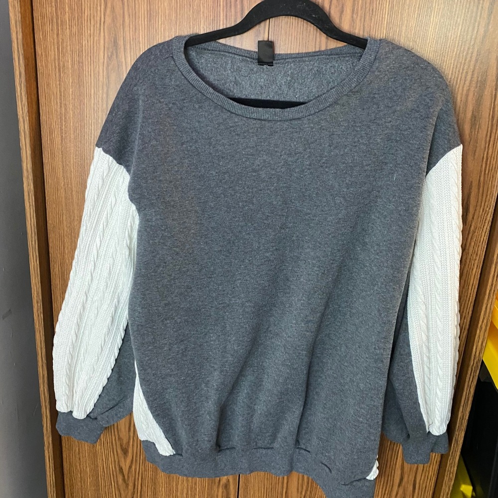 Shein Curve Sweatshirt Womens 1XL Grey White Cable‎ Knit Sleeve Mixed Media Top